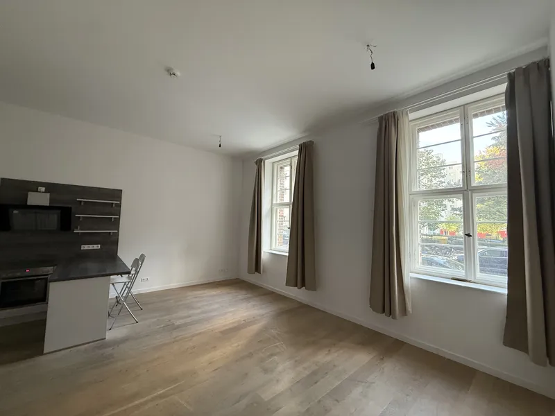 2-Zimmer-Wohnung nahe Friedrichshain: Lichtdurchflutet mit hohen Decken — photo 1